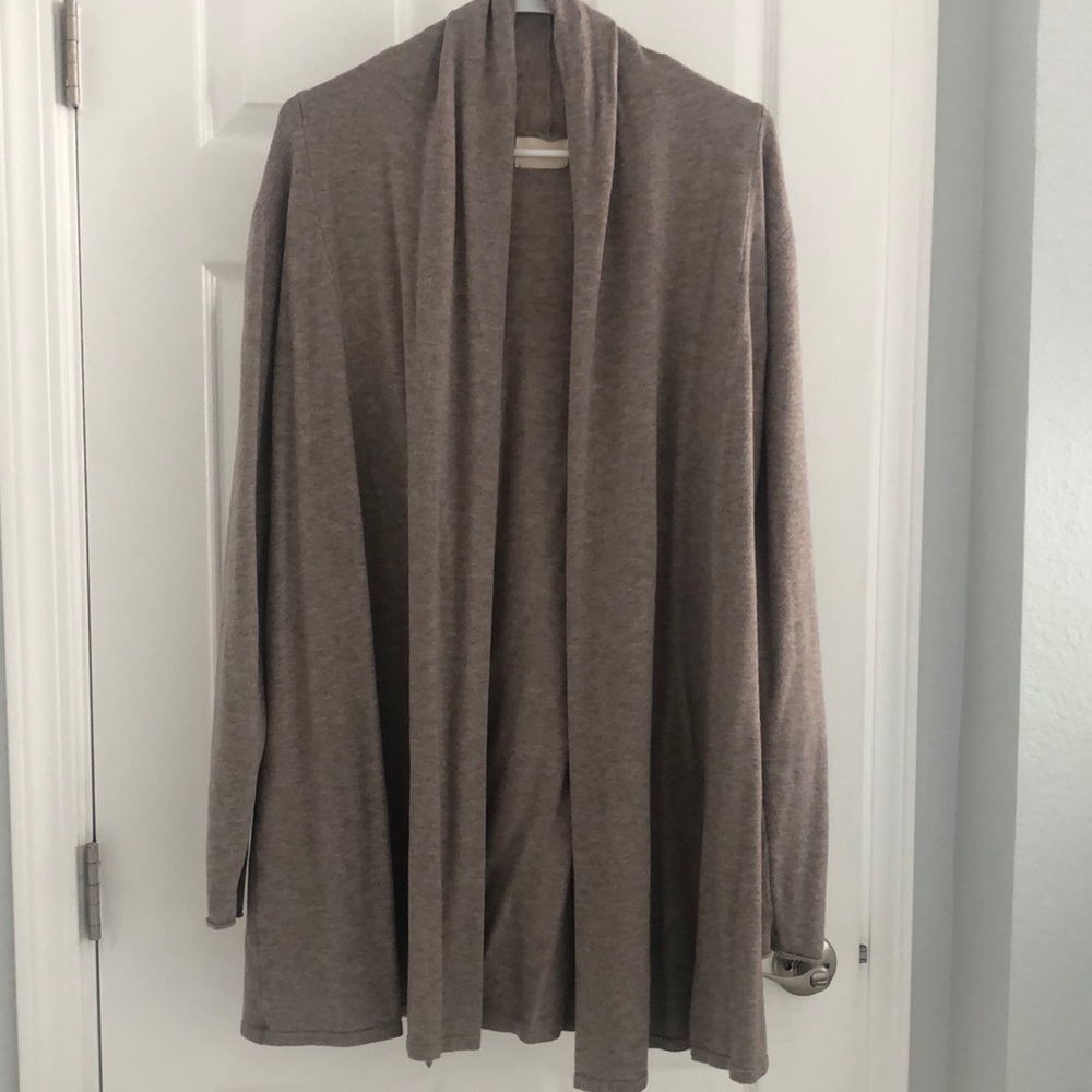 Beautiful carding Very comfortable just perfect for this weather!